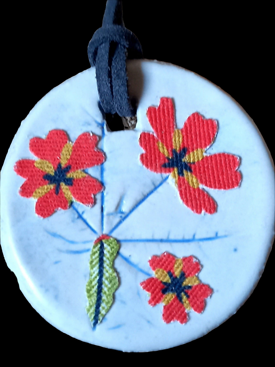 Pendentif fleurs rouges